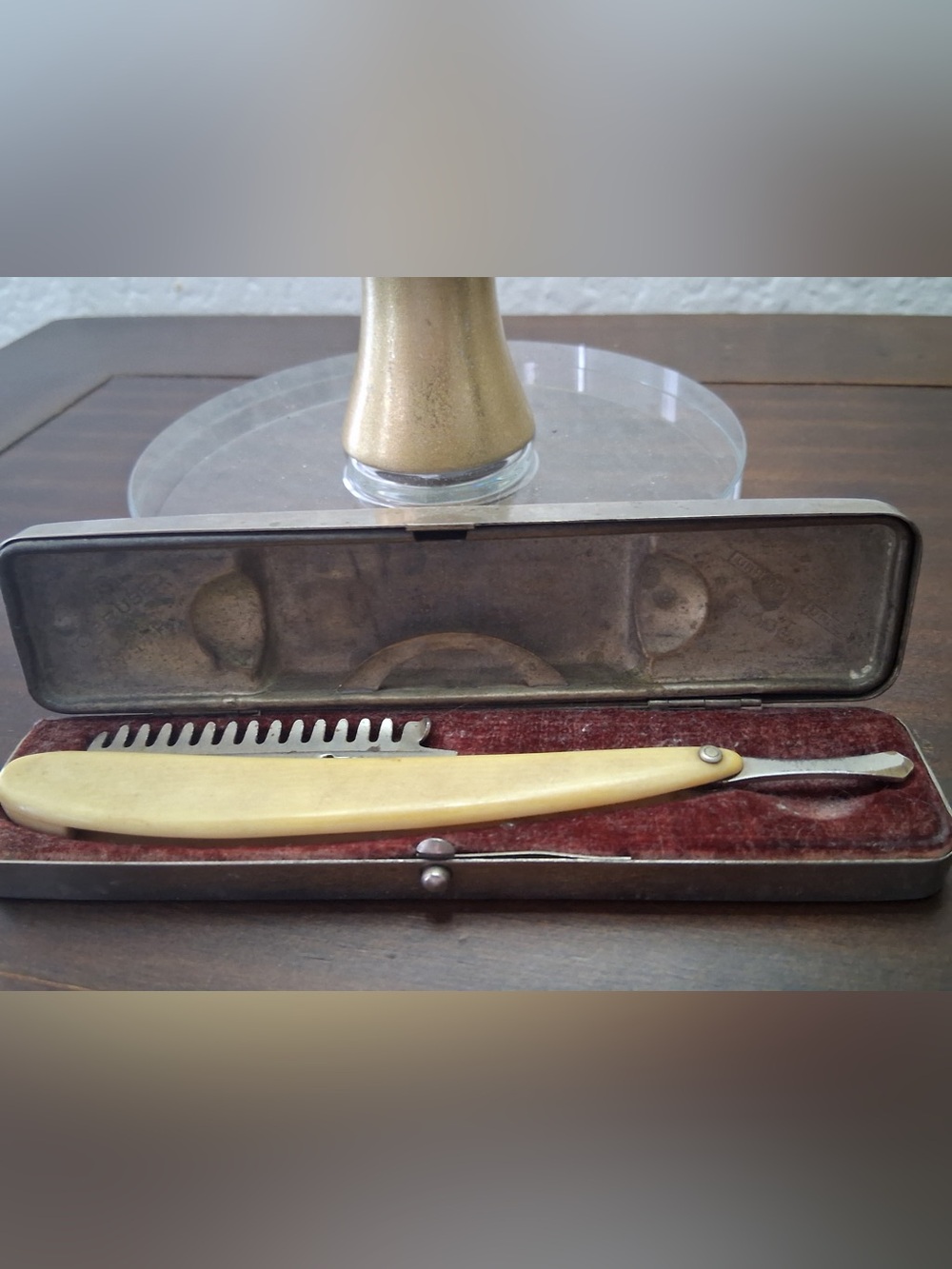 Men's Vintage Straight Edge Razor with Cream Handle